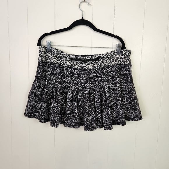 Lululemon Circuit Breaker Skirt Iced Wave White Black Ice Breaker Black Size 12 - Picture 7 of 9